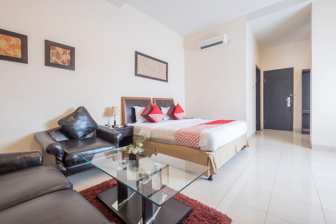 Oyo 424 Asia Hotel มากาซาร์ ภายนอก รูปภาพ