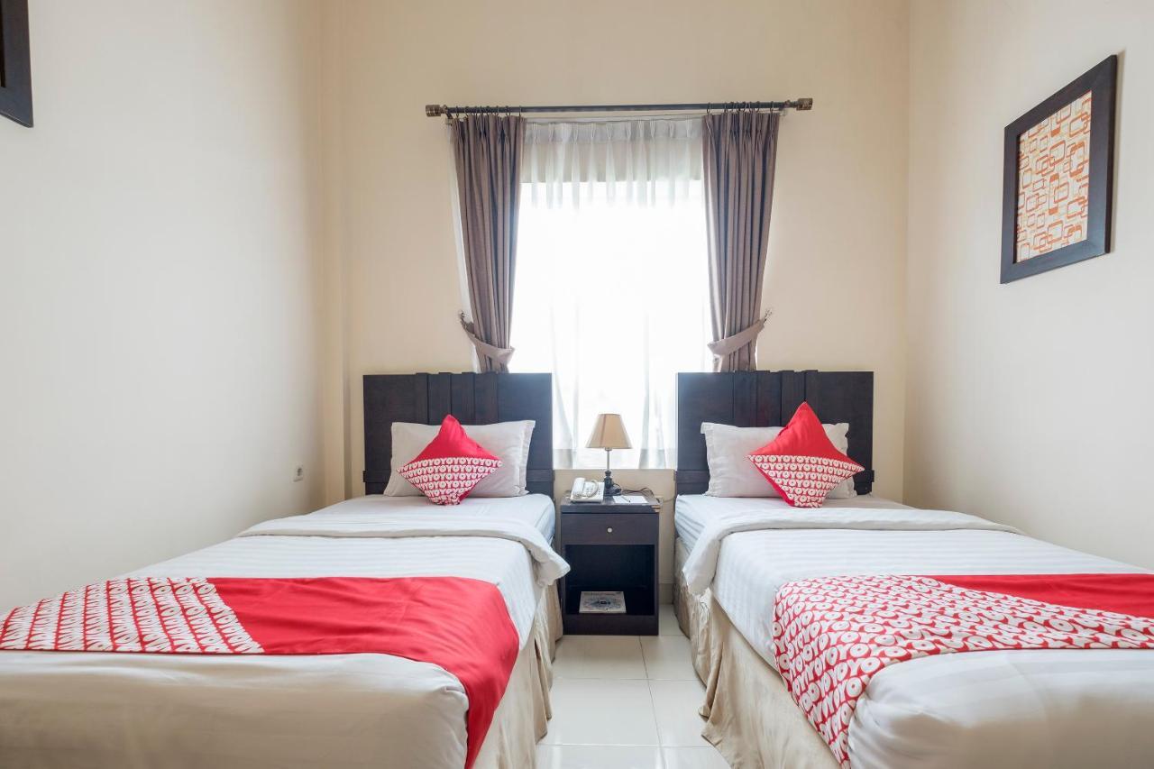 Oyo 424 Asia Hotel มากาซาร์ ภายนอก รูปภาพ