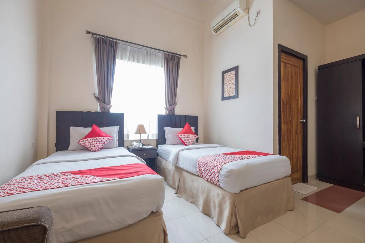 Oyo 424 Asia Hotel มากาซาร์ ภายนอก รูปภาพ